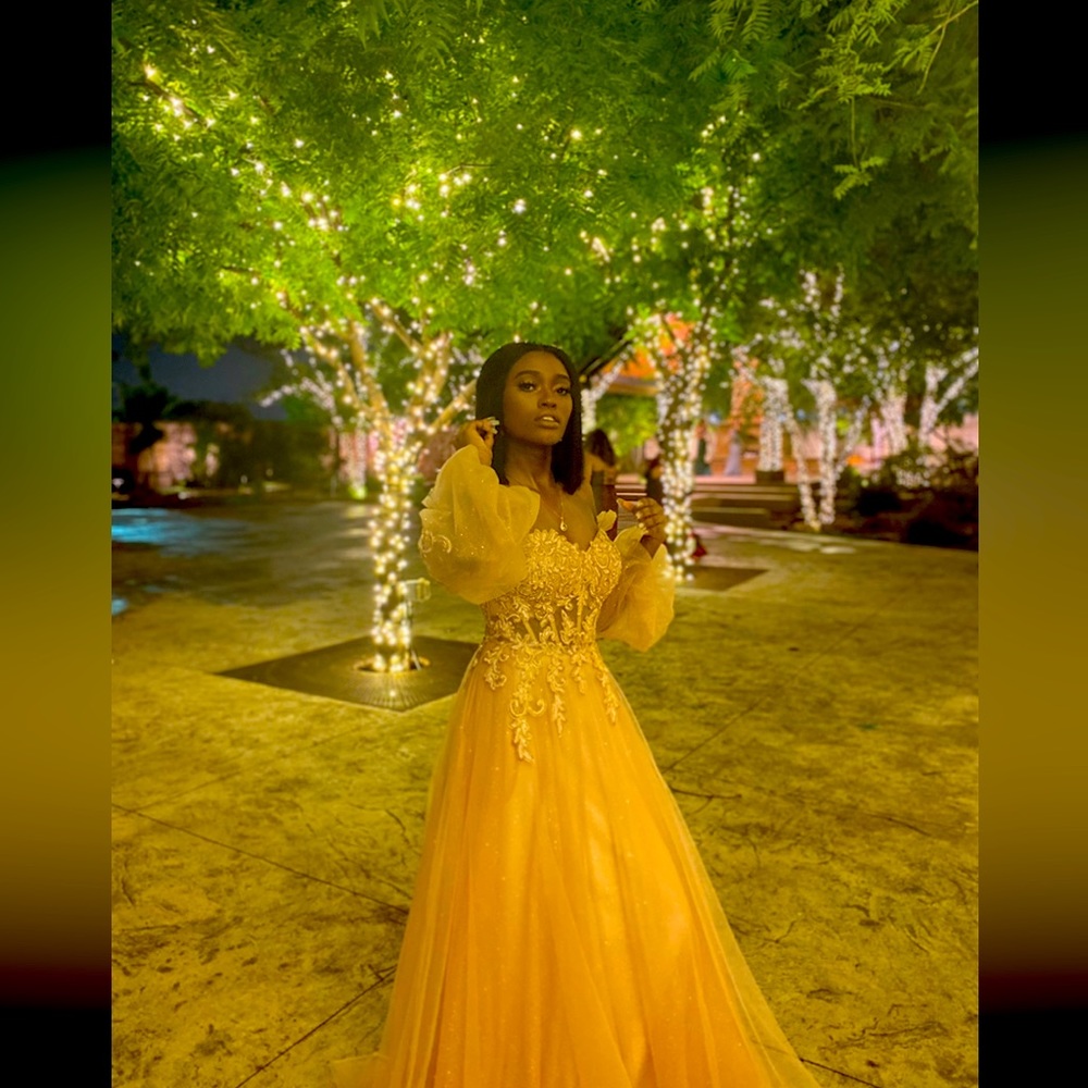I wore the dress only once and that was to prom 2021 sad I have to let it go